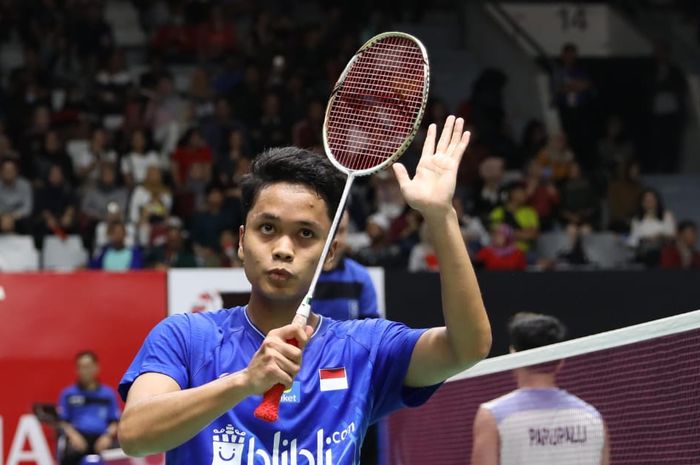 Pebulu tangkis tunggal putra Indonesia, Anthony Sinisuka Ginting, bereaksi setelah memastikan diri ke babak kedua Indonesia Masters 2020 di Istora Senayan, Jakarta, Rabu (15/1/2020).