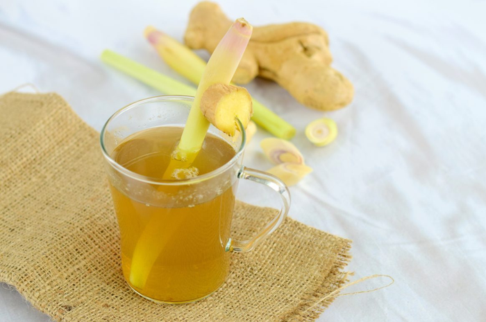 Meski ampuh untuk mengatasi flu dan batuk, orang dengan kondisi berikut ini tidak boleh minum air rebusan serai. 
