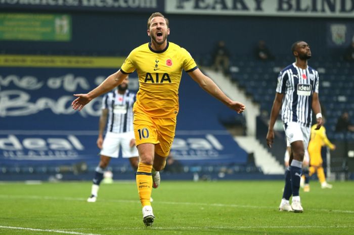 Harry Kane merayakan gol tunggalnya ke gawang West Bromwich Albion yang menjadi satu-satunya gol kemenangan Tottenham Hotspur pada laga pekan ke-8 Liga Inggris 2020-2021.