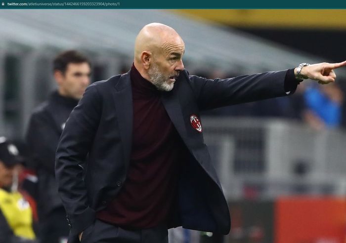 Pelatih AC Milan, Stefano Pioli dalam memimpin satu laga di Liga Italia 2021-2022.