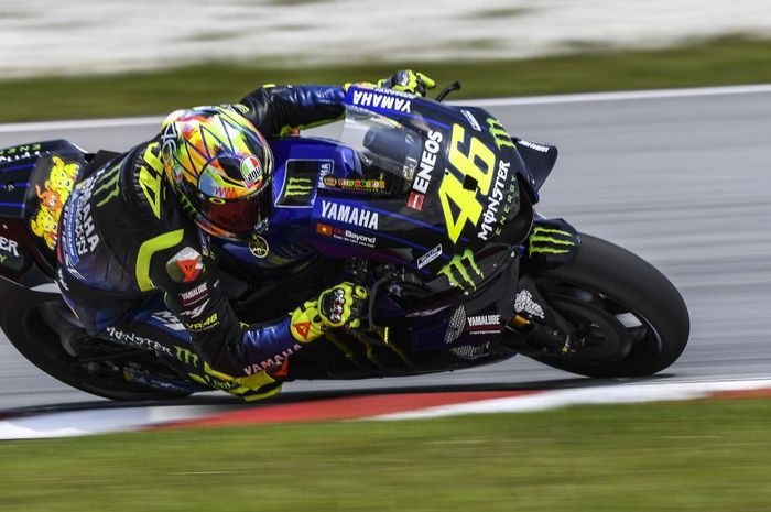 Pebalap Monster Energy Yamaha, Valentino Rossi, ketika melakoni uji coba di Sirkuit Sepang, Malaysia, Kamis (7/2/2019).