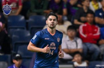 Bek timnas Indonesia, Sandy Walsh mengantarkan Buriram United raih dua gelar pada musim 2025/2026. Terkini, pemain berdarah Surabaya tersebut meraih gelar juara ASEAN Club Championship 2026