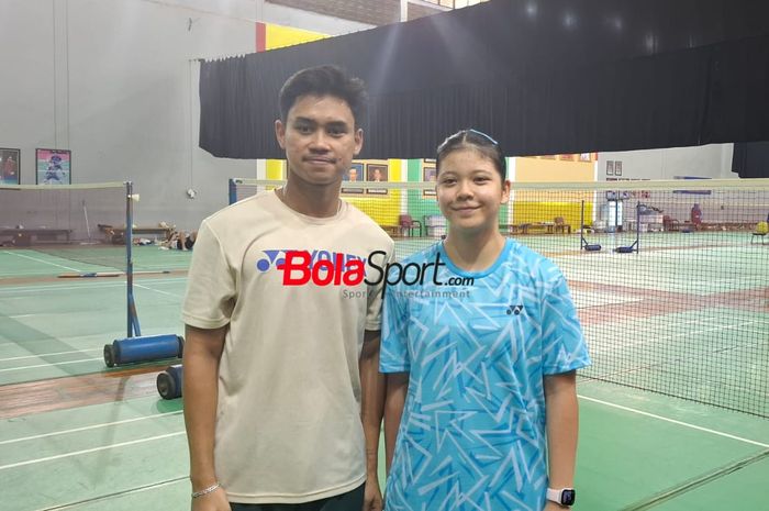 Pasangan ganda campuran Indonesia,  Jafar Hidayatullah/Felisha Alberta Nathaniel Pasaribu, berpose di pelatnas Cipayung, Jakarta, Kamis (31/7/2025).
