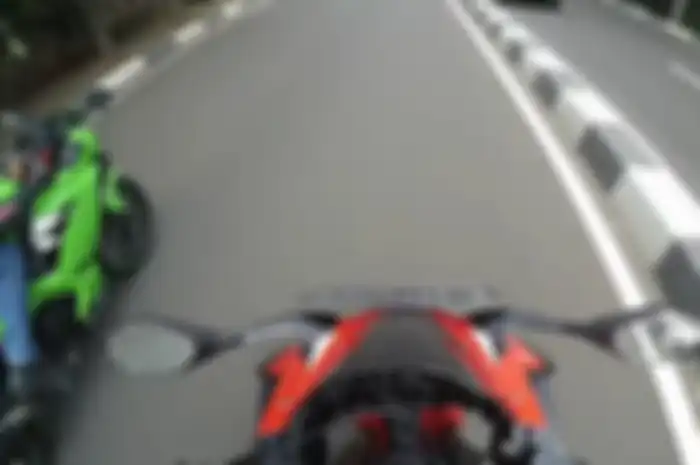 Honda CBR250RR vs Kawasaki Ninja 250 Fi (2018)