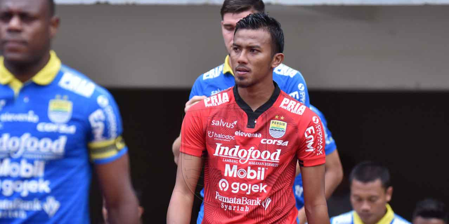 Kiper Persib Teja Paku Alam Dilarikan ke Rumah Sakit setelah Benturan di Bagian Wajah pada Internal Game