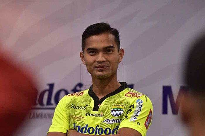 Rekrutan keempat Persib Bandung yang berposisi sebagai kiper, Dhika Bayangkara, diresmikan pada Selasa (27/8/2019).