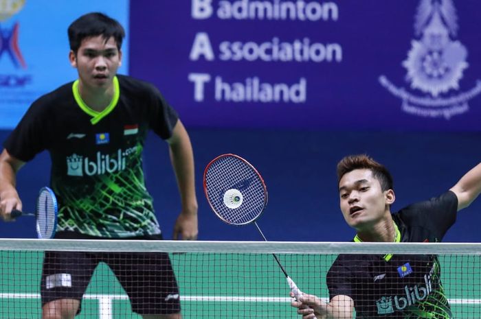 Pasangan ganda putra Indonesia, Leo Rolly Carnando/Daniel Marthin, tampil pada babak kualifikasi Thailand Masters 2020 di Indoor Stadium Huamark, Bangkok, Selasa (21/1/2020).