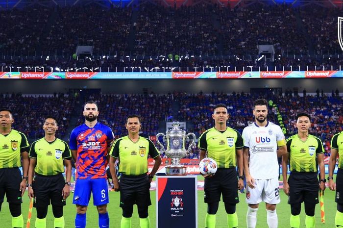 Jordi Amat jadi kapten bagi Johor Darul Ta'zim saat melawan KL City pada Final Piala FA Malaysia 2023, Sabtu (22/7/2023).