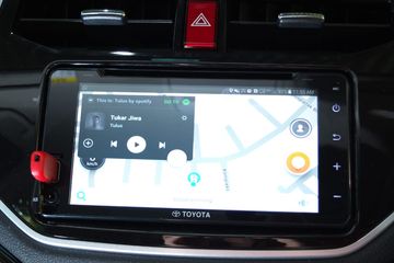 Peta digital bisa dilihat melalui layar head unit berukuran 7 inci