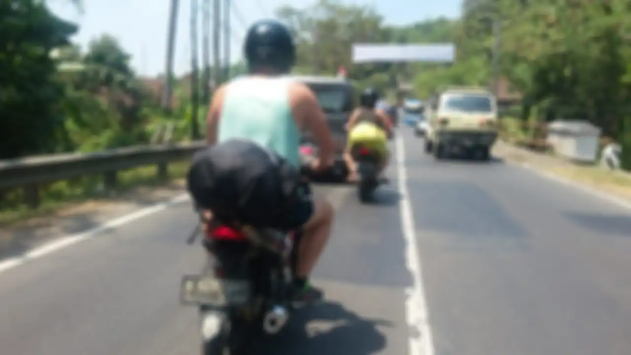 2 Bule Ngebut Di Jalan Raya Nih