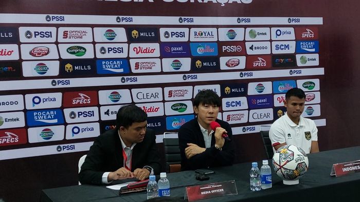 Pelatih timnas Indonesia, Shin Tae-yong dalam jumpa pers seusai menaklukan Curacao dalam laga FIFA Matchday leg pertama di Stadion Gelora Bandung Lautan Api (GBLA), Bandung, Sabtu (24/9/2022).