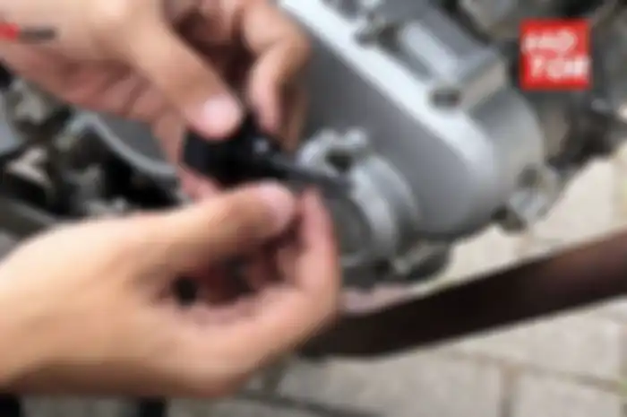 Terdapat dua garis batas pada dipstick
