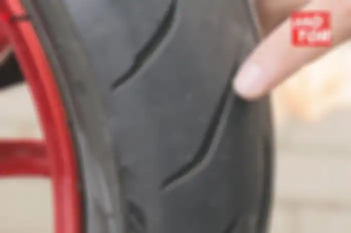 Jendolan pada ulir ban motor