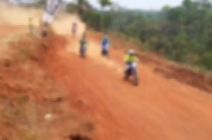 Tracker Berjuang Melawan Debu