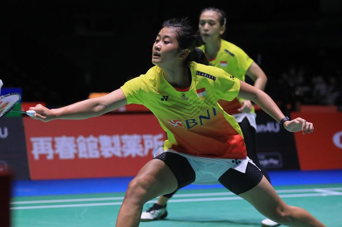 Aksi pasangan ganda putri Indonesia, Febriana Dwipuji Kusuma/Amalia Cahaya Pratiwi, saat berlaga pada babak perempat final Vietnam Open 2022 di Nguyen Du Stadium, Ho Chi Minh City, Jumat, 30 September 2022.