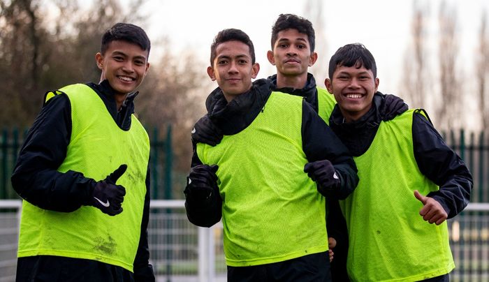 Empat pemain Garuda Select,  Arsa Ahmad, Arjuna Agung, Subhan Fajri, Dika Kuswardani.