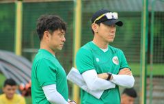 Shin Tae-yong Vs Luis Milla, Sekarang Eranya Simple Football