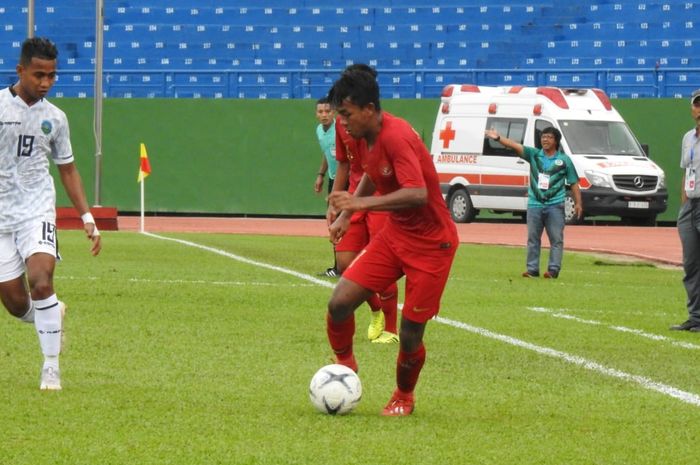 Aksi pemain timnas U-18 Indonesia, Mochammad Supriadi pada laga kontra timnas U-18 Timor Leste pada matchday kedua Piala AFF U-18 2019, di Stadion Binh Duong, Vietnam, Kamis (8/8/2019).