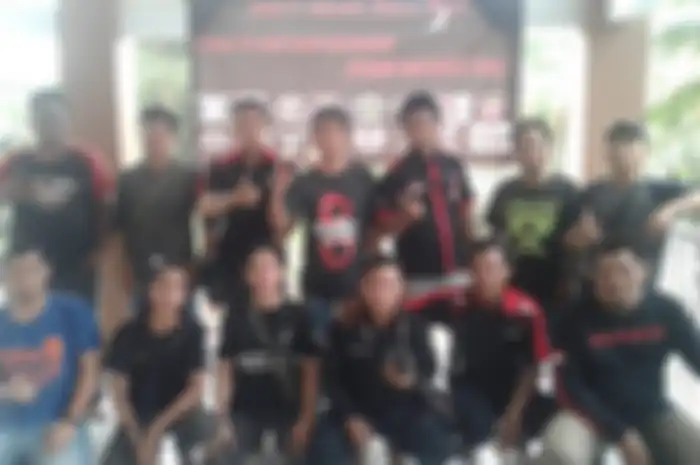 Peserta santunan anak yatim piatu SILATURAHMI BIKERS BERBAGI di Desa Mekar Sari, Rumpin, Bogor, Jawa Barat