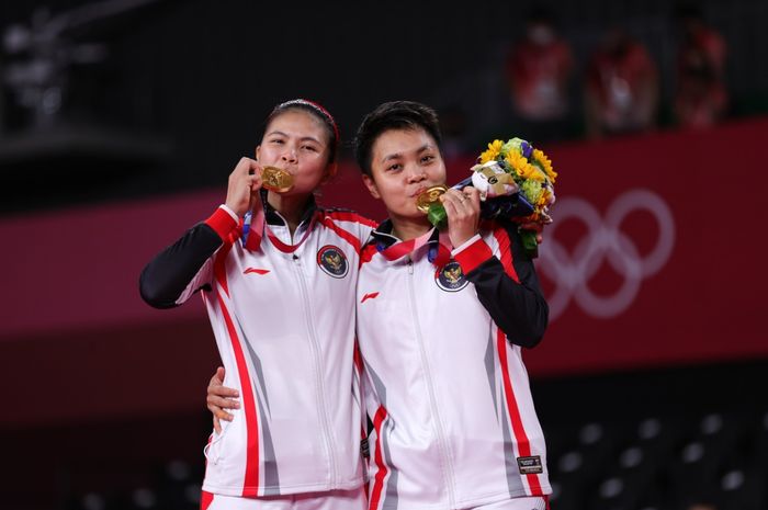 Greysia Polii/Apriyani Rahayu usai meraih medali emas Olimpiade Tokyo 2020, Senin (2/8/2021)