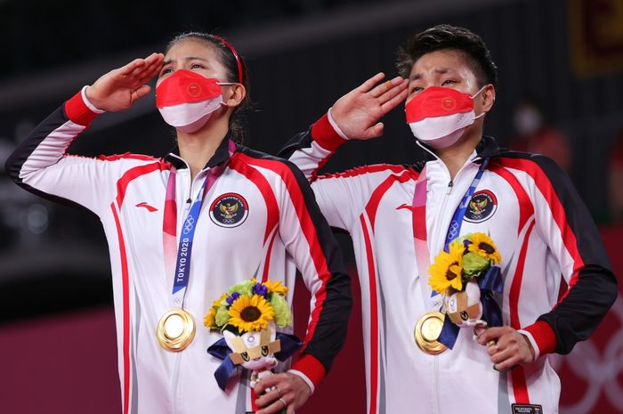 Greysia Polii/Apriyani Rahayu saat victory ceremony Olimpiade Tokyo 2020, Senin (2/8/2021)