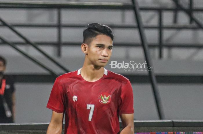 Pemain timnas Indonesia, Marselino Ferdinan, nampak ikut serta dalam laga di Stadion Kapten I Wayan Dipta, Gianyar, Bali, 27 Januari 2022.