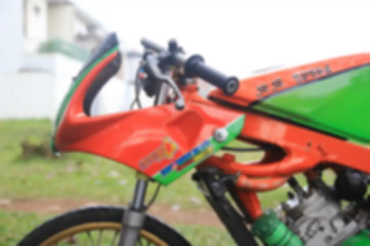 Tinggal buatkan bracket tambahan di rangka untuk pasang fairing