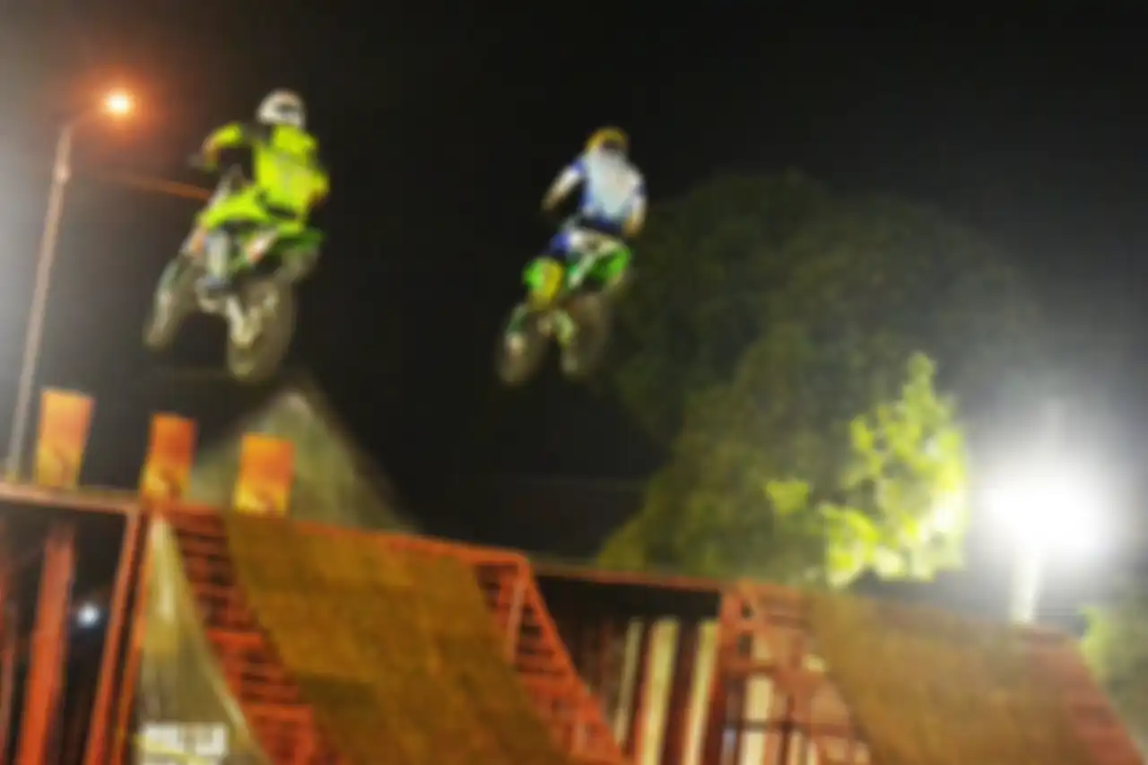 Pemandangan baru di Trial Game 2018, dua pembalap bisa bersamaan melibas double jump