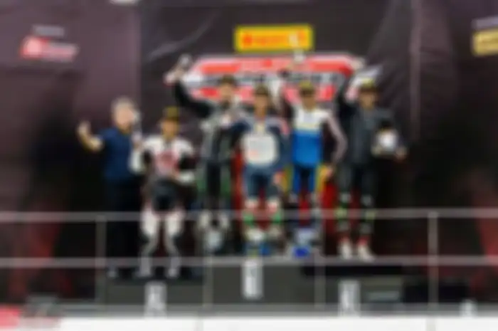 Surya Narayana saat berada di podium tertinggi kelas Super 250 Race1.