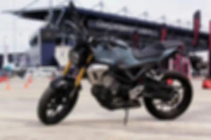 Honda CB150R ExMotion.
