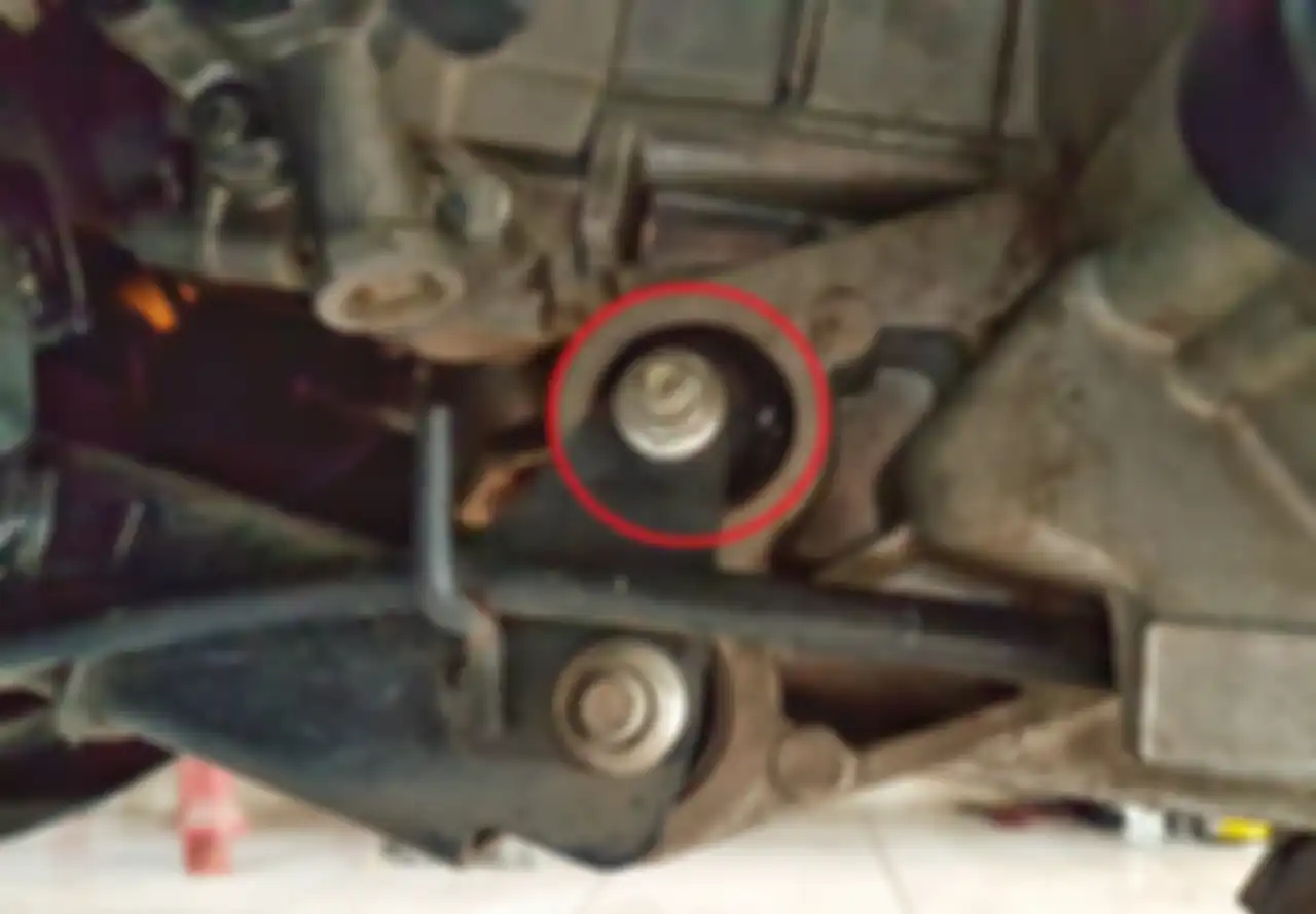 Engine mounting pada Yamaha Aerox 155