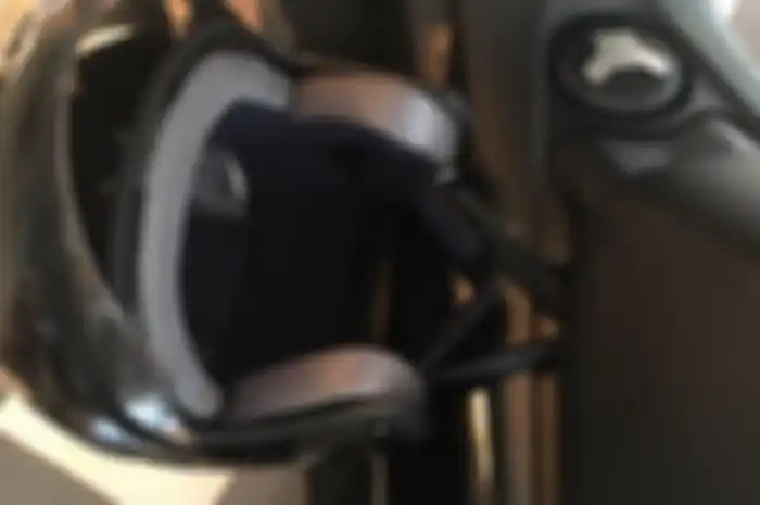 Pasang gantungan helm di NMAX