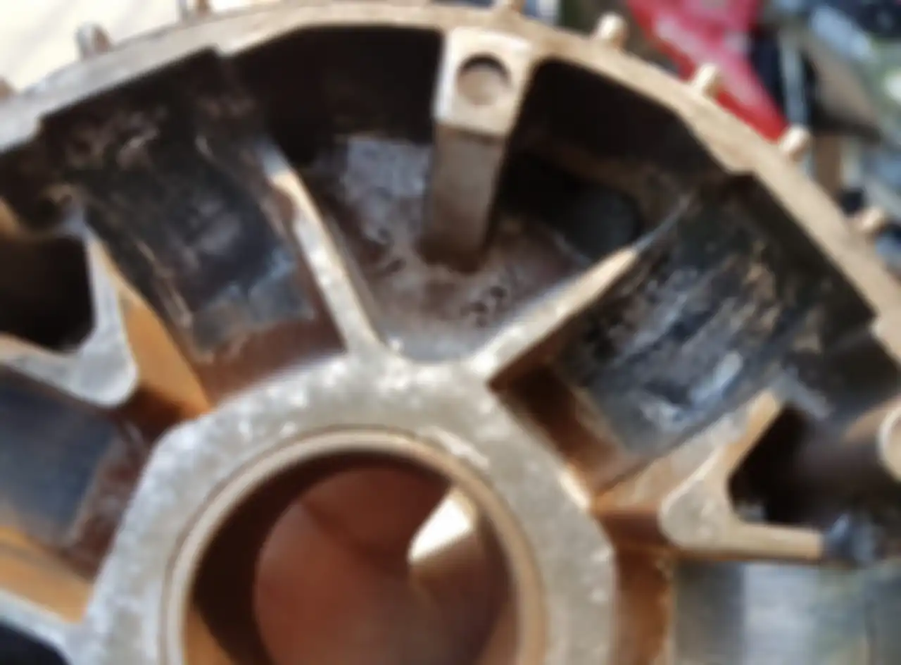 Jalur roller pada rumah roller (variator) rusak akibat roller peyang