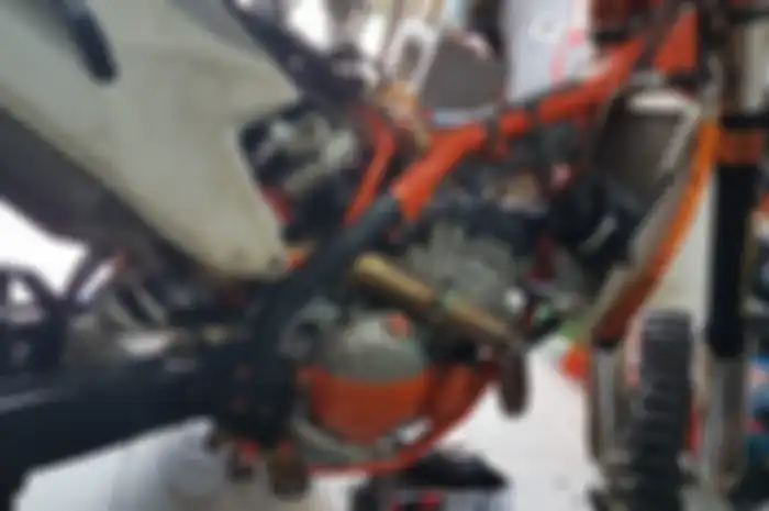 KTM 350 EXC-F Six Days harus turun mesin gara-gara lupa cek air radiator