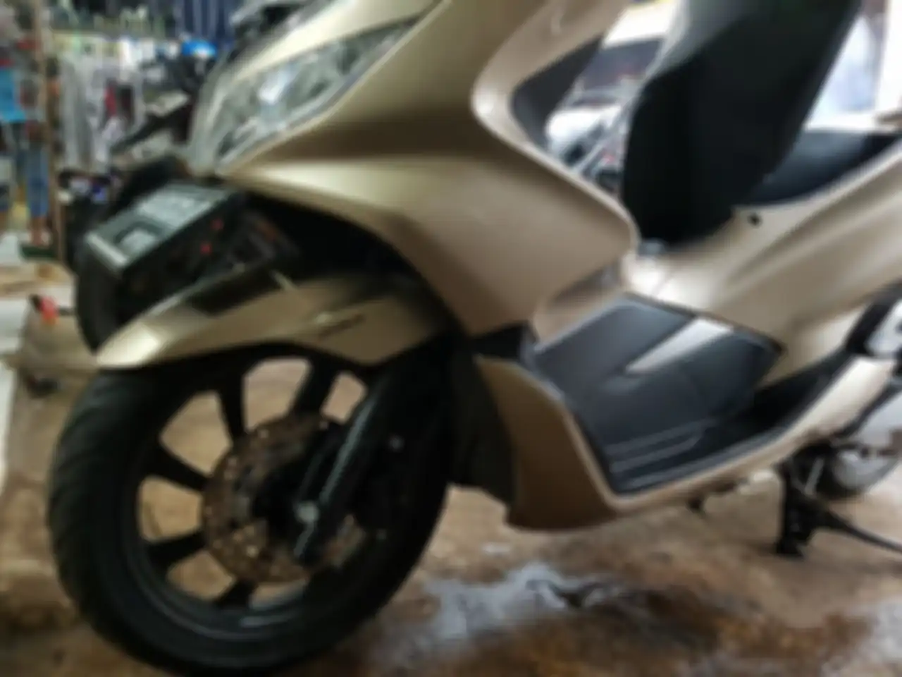 Posisi plat nomor depan Honda PCX bisa dipindah ke bawah