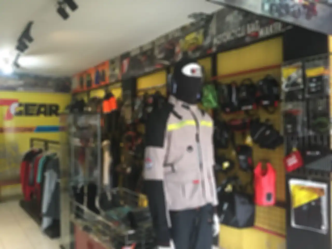 Jaket riding dan apparel 7Gear.
