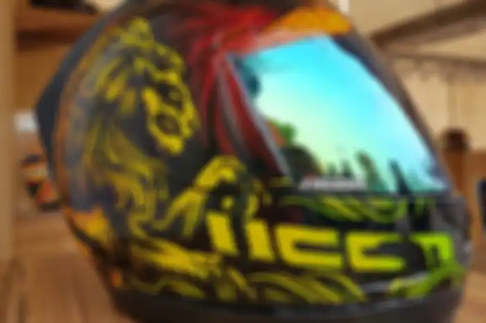 Merawar helm dengan visor iridium, susah enggak sih?