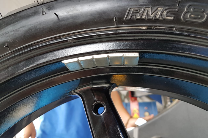 Pentingkah Balancing ban motor harian ? 