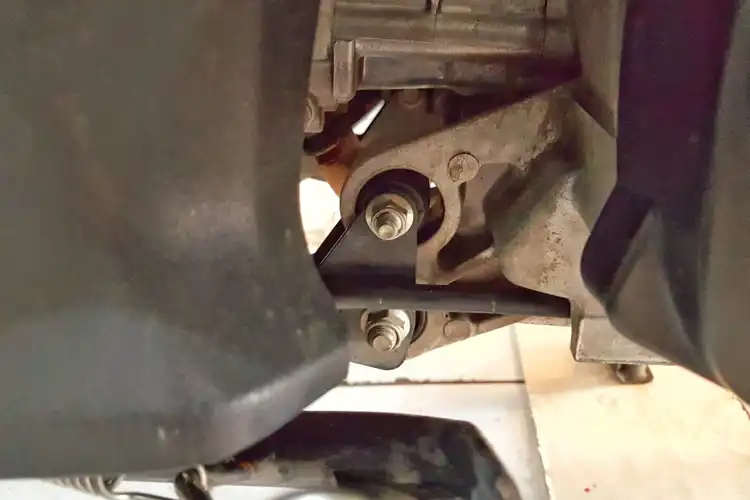 Engine Mounting Yamaha Aerox 155 Terlihat Berongga Dianggap Rusak, Bener Gak Sih?
