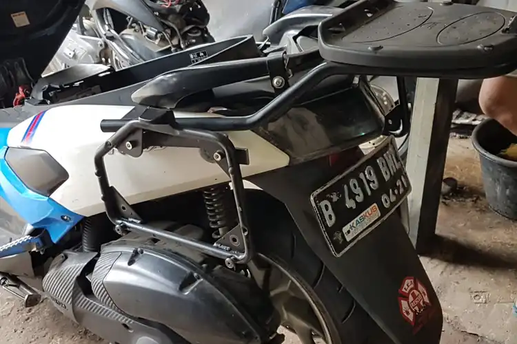 Bengkel Ini Terima Custom Bracket Boks Motor, Cocok Buat yang Doyan Turing