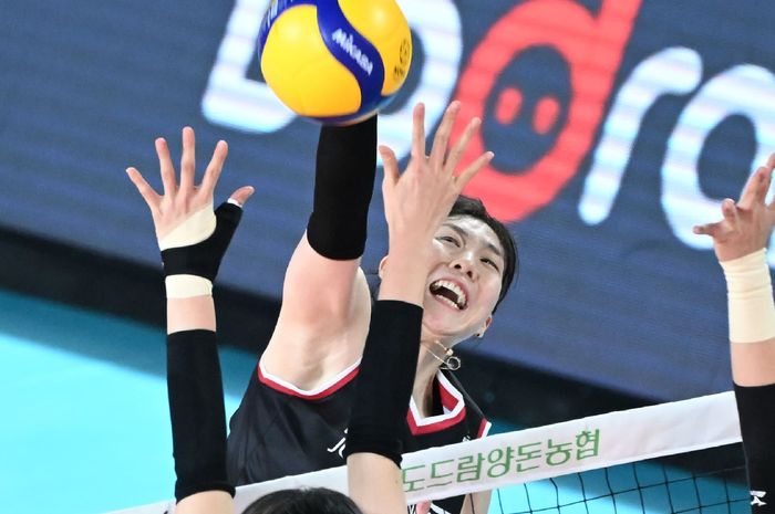 Outside hitter sekaligus kapten Daejeon JungKwanJang Red Sparks, Lee So-young saat pertandingan melawan Incheon Heungkuk Life Pink Spiders pada lanjutan Liga Voli Korea, Selasa, 21 November 2023