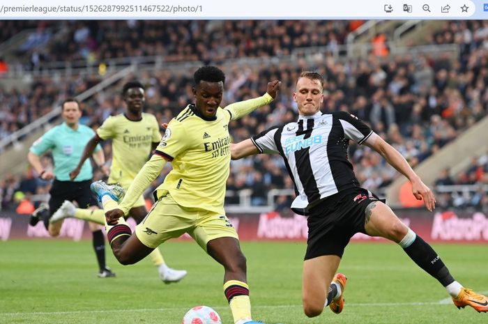 Aksi penyerang Arsenal, Eddie Nketiah, dalam laga pekan ke-37 Liga Inggris 2021-2022 melawan Newcastle United di Stadion St. James' Park, Senin (16/5/2022).