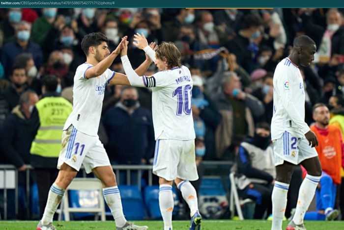 Real Madrid sukses membekuk Atletico Madrid 2-0 pada derbi Madrid jilid pertama di Estadio Santiago Bernabeu.