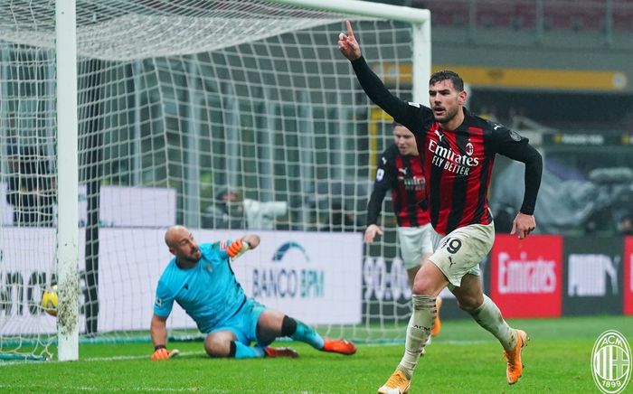 Selebrasi Theo Hernandez usai menjebol gawang Lazio yang mengantarkan AC Milan meraih kemenangan 3-2 di San Siro.