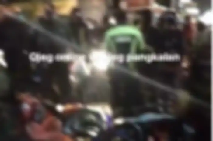 Tongkrongan dan beberapa motor hancur
