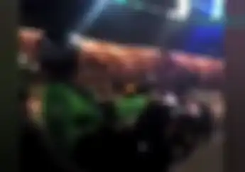 Berani Banget Nih, Ojek Online Ajak Wheelie Penumpang, Lihat Videonya