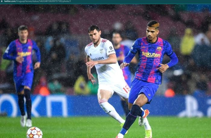 Bek tengah asal Uruguay milik Barcelona, Ronald Araujo.