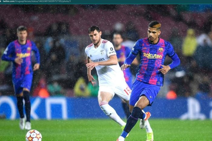 Bek tengah asal Uruguay milik Barcelona, Ronald Araujo.