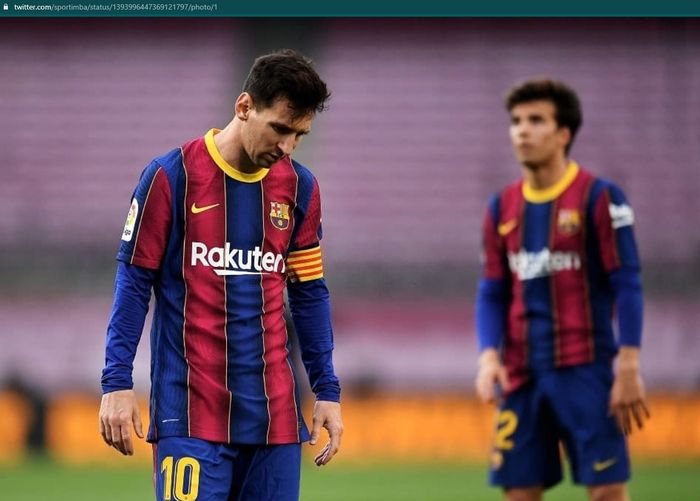 Ekspresi lesu kapten Barcelona, Lionel Messi.