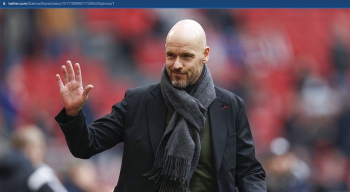 Manchester United resmi menunjuk mantan arsitek Ajax Amsterdam, Erik ten Hag, sebagai pelatih baru mulai musim 2022-2023.